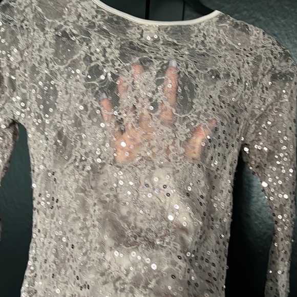 Nude lace dress with sequins - Picture 3 of 4